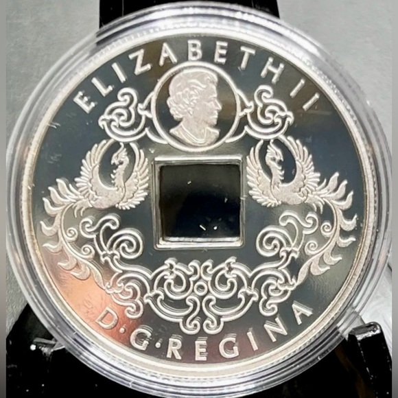 This coin is 99.99% pure Silver & Gold finish with a diameter of 36 millimetres. - Picture 3 of 10